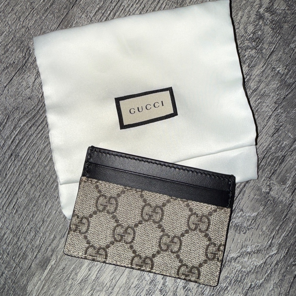 Gucci Beige and Black Card Holder